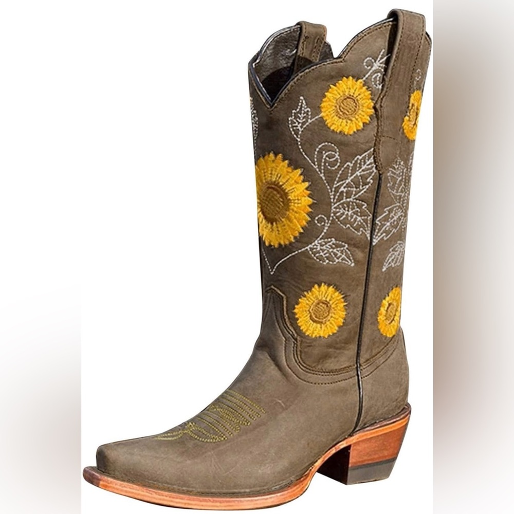 Women’s 8.5 boots brand new without tags